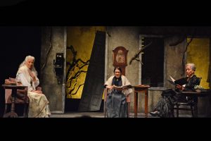 Obra de teatro "Éramos tres hermanas", versión de José Sanchís Sinisterra de la obra de Anton Chejov